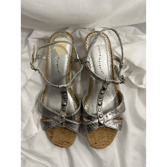 Cloud Walkers Willow Silver Sandal Open Toe Wedge Ankle Strap Studs Cork Heel 9W - Picture 4 of 5